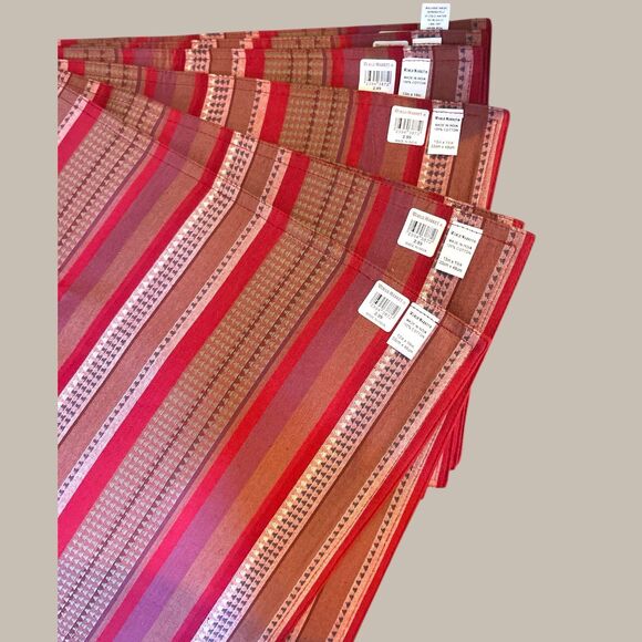 World Market Cotton Placemats Set of 8 Striped Red  Holiday Rectangle NWT - Picture 3 of 4